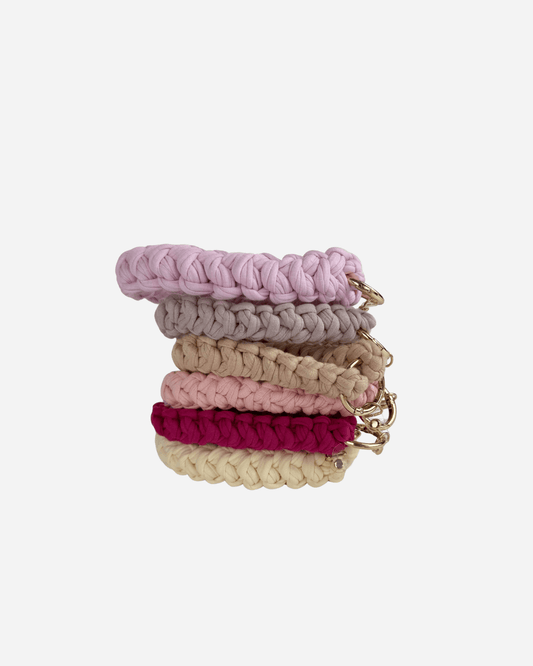 Handgemachte Accessoires – Gehäkelte Blumen, Handyketten & Mehr - YUYA Studios